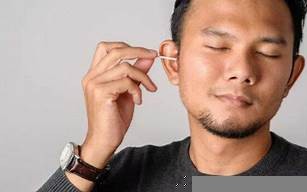 梦见耳屎(梦见耳屎掉出来特别多)