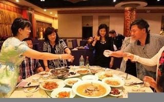 梦见吃饭(梦见吃饭吃的很香什么意思)