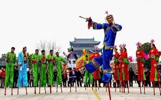 梦见踩高跷(梦见踩高跷的秧歌队)