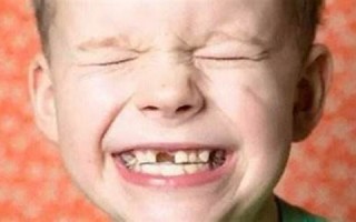 梦见自己牙齿掉了(梦见自己牙齿掉了好多是什么征兆)