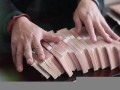 梦见别人数钱(梦见别人数钱暗示什么)