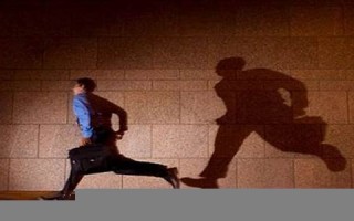 梦见被追杀(梦见被追杀一直在逃跑然后惊醒)